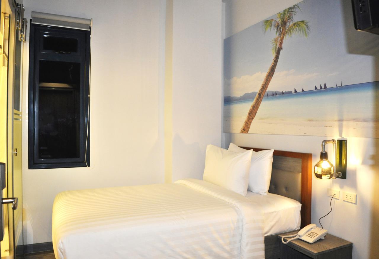 Hotel Gq Plaza à Kalibo Extérieur photo