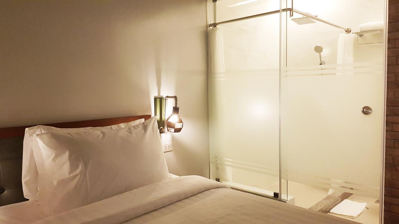 Hotel Gq Plaza à Kalibo Extérieur photo