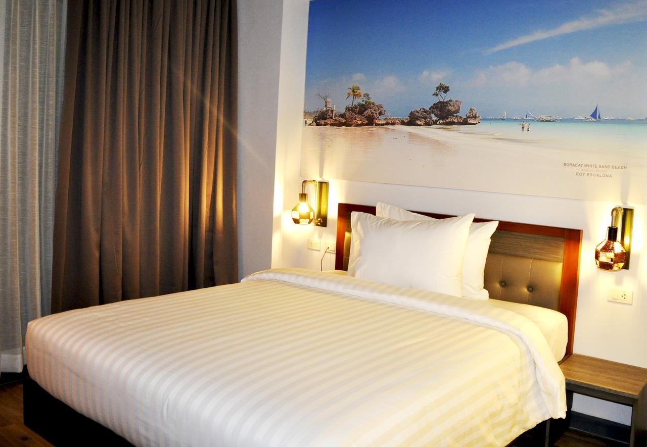 Hotel Gq Plaza à Kalibo Extérieur photo