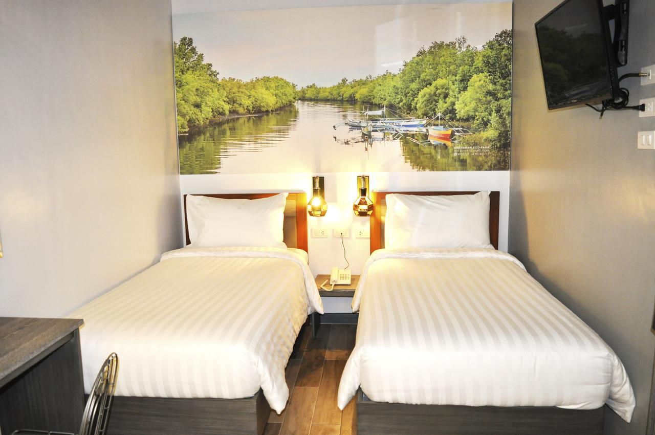 Hotel Gq Plaza à Kalibo Extérieur photo