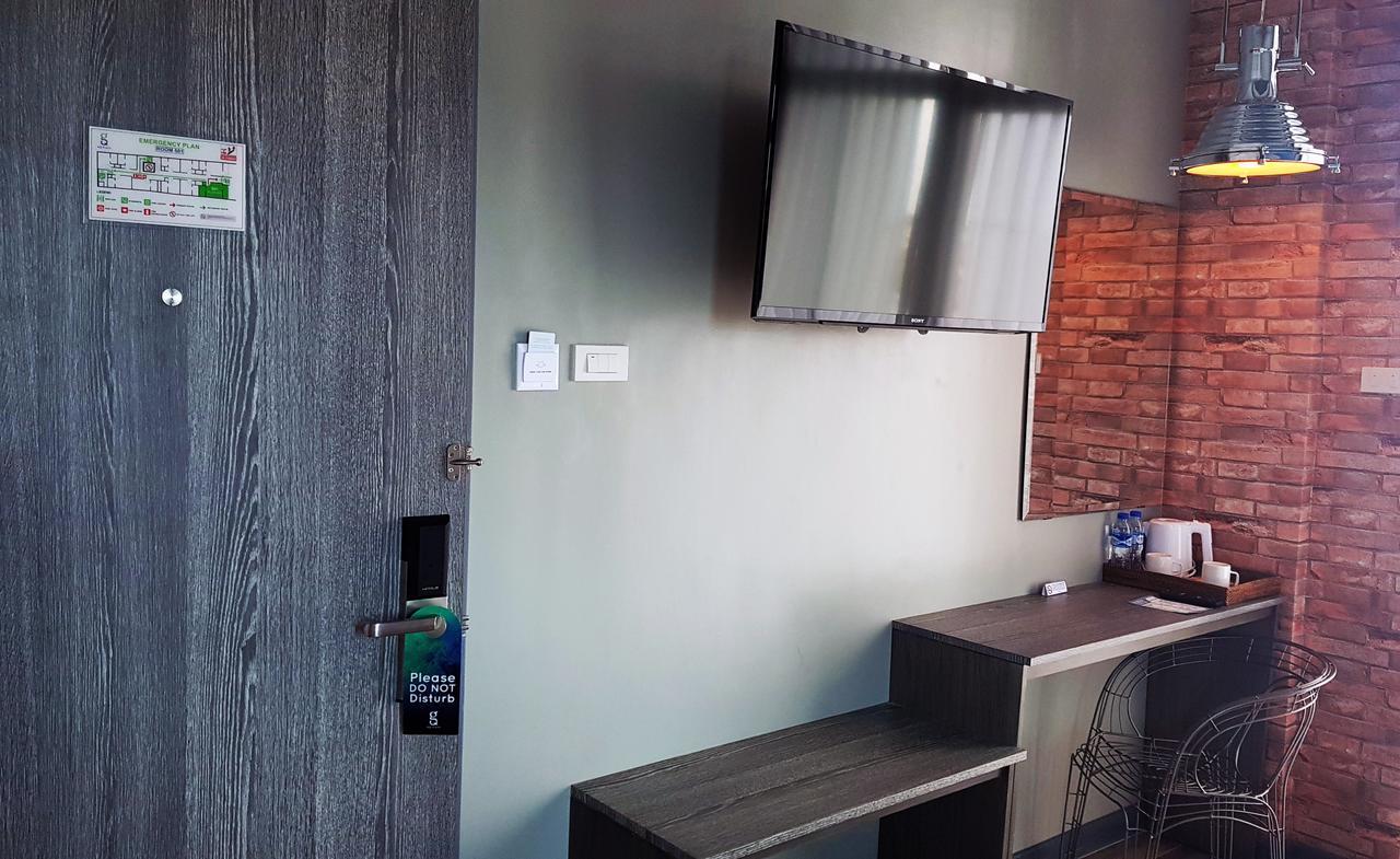 Hotel Gq Plaza à Kalibo Extérieur photo