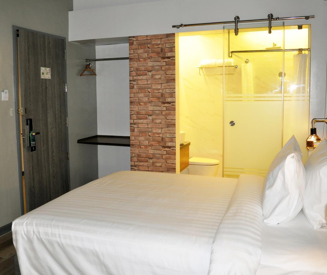 Hotel Gq Plaza à Kalibo Extérieur photo