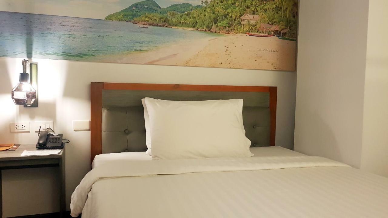 Hotel Gq Plaza à Kalibo Extérieur photo