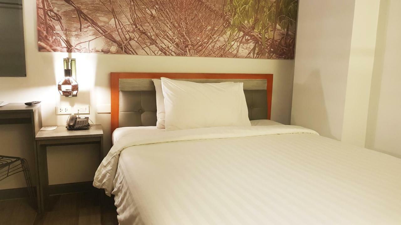 Hotel Gq Plaza à Kalibo Extérieur photo